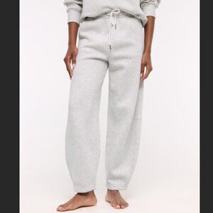 NWT ABERCROMBIE HIGH RISE BARREL SUNDAY SWEATPANTS--WOMEN'S SMALL--GREY